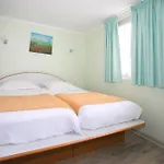 Hotel De Rosny 2*