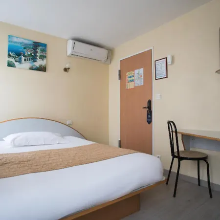 Hotel De Rosny 2*
