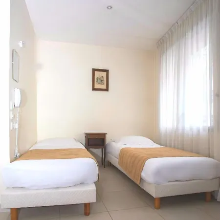 De Rosny Hotel 2*