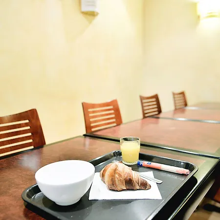 ホテル ドゥ ロスニー 2*