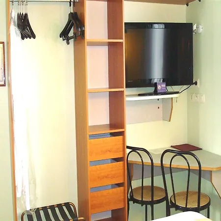 De Rosny Hotel 2*