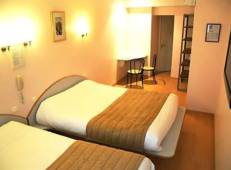 Hotel De Rosny 2*