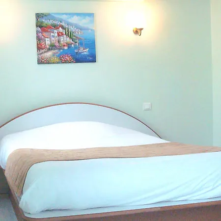 De Rosny Hotel 2*