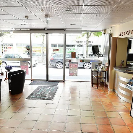 Hotel De Rosny 2*