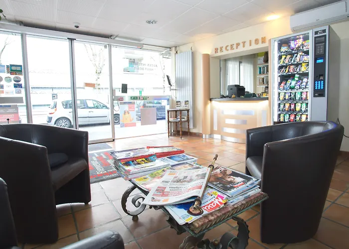 德罗斯尼酒店 2* 图尔