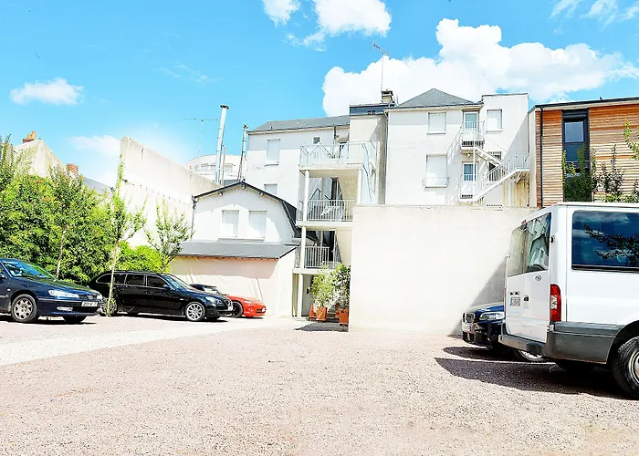 德罗斯尼酒店 2* 图尔